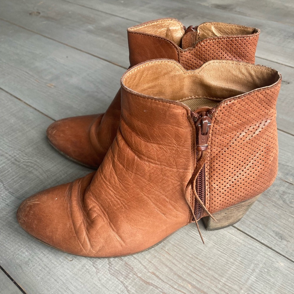 VGC Portuguese Sz38 Boho tan ankle boots